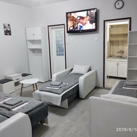 Apartmani Pinokio Nis Exterior foto